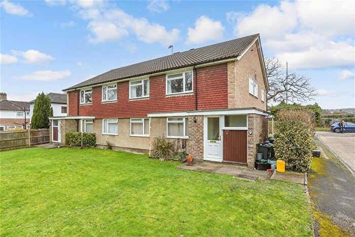 2 Bedroom Maisonette For Sale In London Road South, Merstham, Redhill, Surrey, RH1