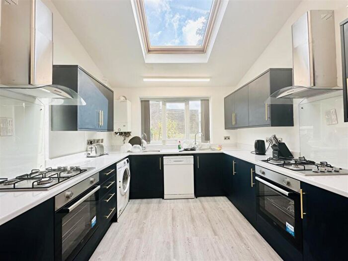 8 Bedroom House To Rent In Harlaxton Drive, Nottingham, NG7