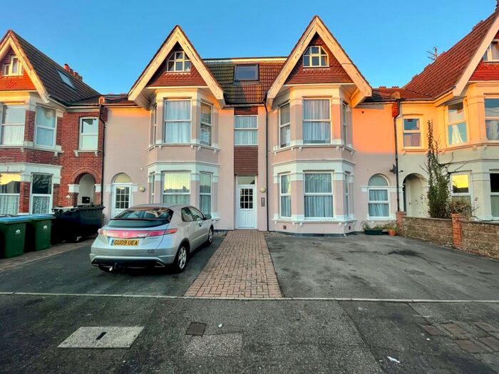 2 Bedroom Flat To Rent In - Glencathara Road, Bognor Regis, PO21