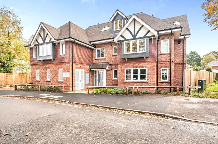 1 Bedroom Flat For Sale In Woking, Surrey, GU21