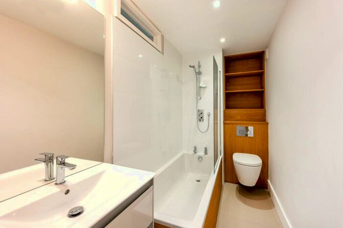 2 Bedroom End Of Terrace House To Rent In Chestnut Mews, Richmond, London, SW14