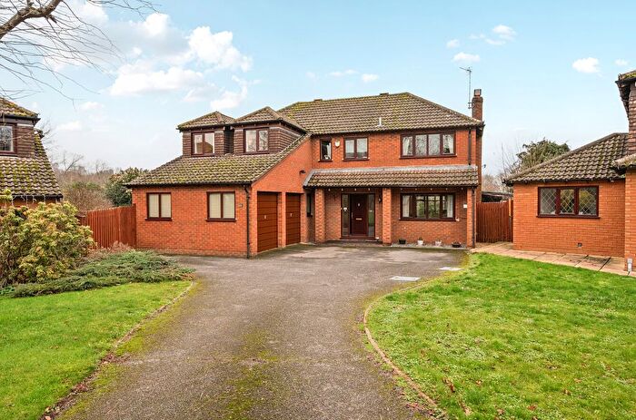 5 Bedroom Detached House For Sale In Garden Close, Hook, Hampshire, RG27