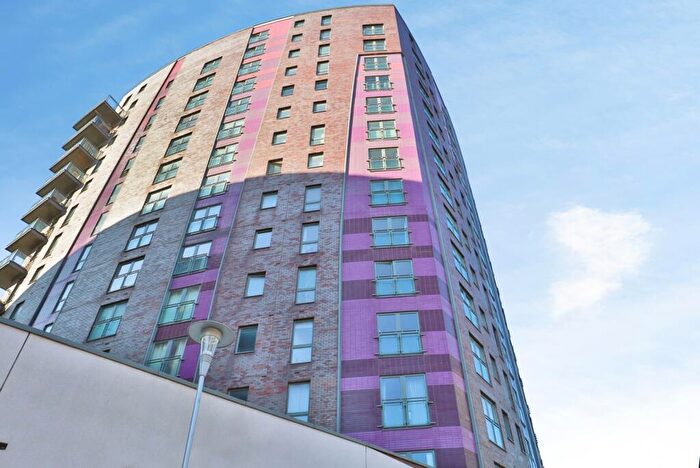 2 Bedroom Flat For Sale In Cross Green Lane, Leeds, West Yorkshire, LS9