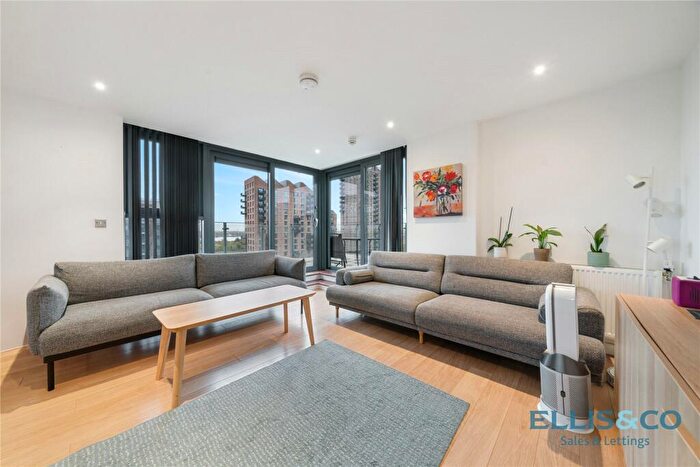 3 Bedroom Penthouse To Rent In Kingfisher Heights, Waterside Way, London, N17