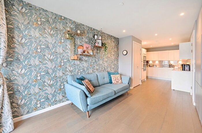 1 Bedroom Flat For Sale In York Way, Kings Cross, N7