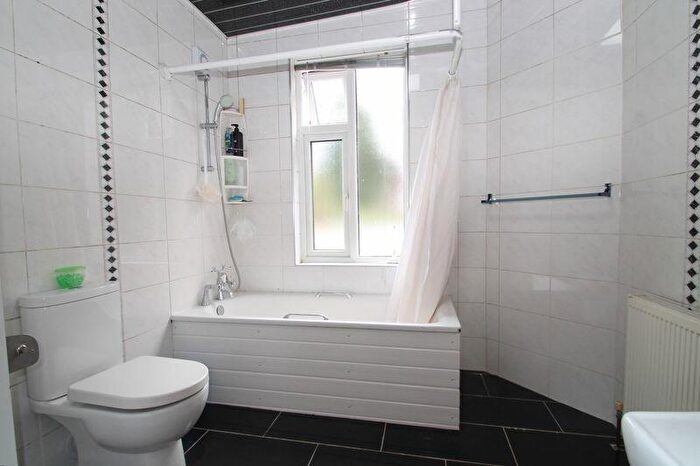 3 Bedroom Terraced House For Sale In Masons Avenue, Harrow, HA3