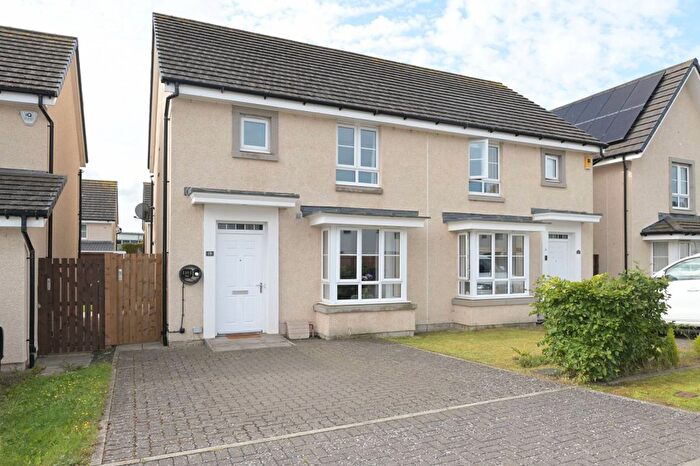 3 Bedroom Semi-Detached House For Sale In Barnyard Park Loan, South Gyle, Edinburgh, EH12