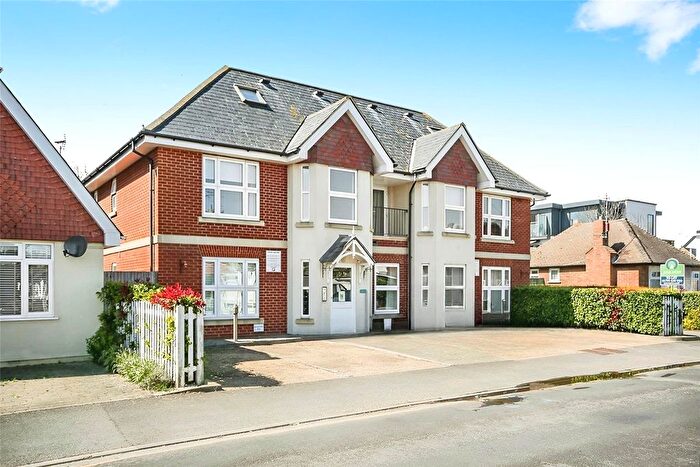 2 Bedroom Flat To Rent In Wynn Road, Whitstable, Kent, CT5