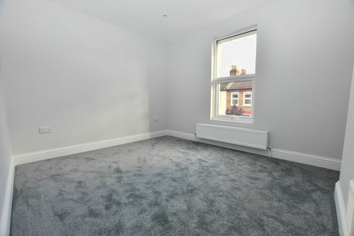 2 Bedroom End Of Terrace House To Rent In Warren Road, Croydon, CR0