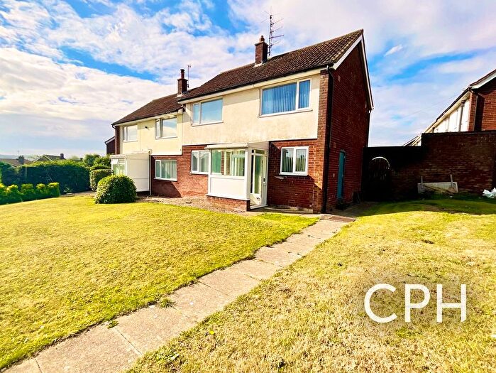 3 Bedroom Semi-detached House For Sale In Pindar Road, Eastfield, YO11