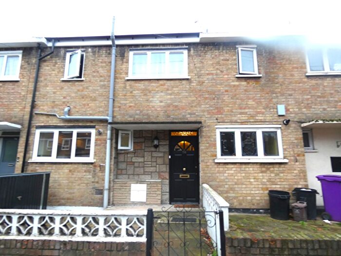 3 Bedroom Terraced House To Rent In Tredegar Road, Bow, E3
