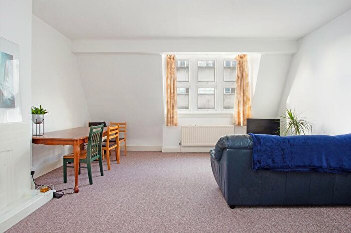 3 Bedroom Apartment To Rent In Fairfield Road, London, E3