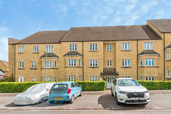2 Bedroom Flat For Sale In Bathing Place Court, Witney, OX28
