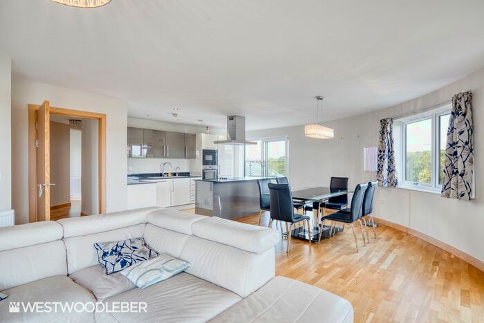 3 Bedroom Flat To Rent In Smeaton Court, Hertford, SG13