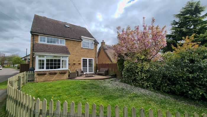 5 Bedroom Detached House For Sale In Paddock Close, Napton, CV47