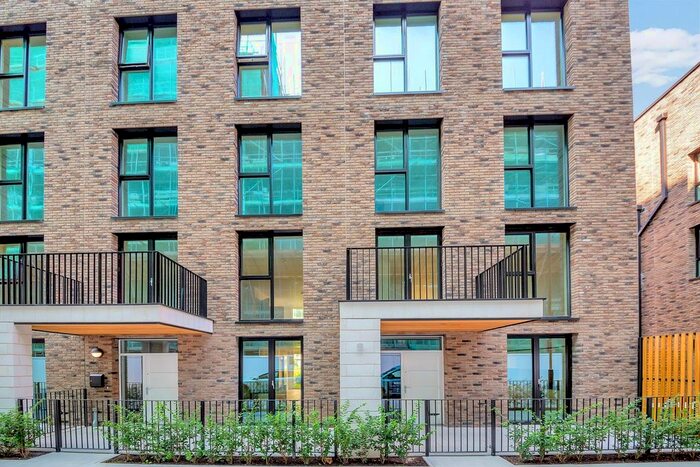 4 Bedroom Town House To Rent In Royal Crest Avenue, Royal Wharf, London, E16