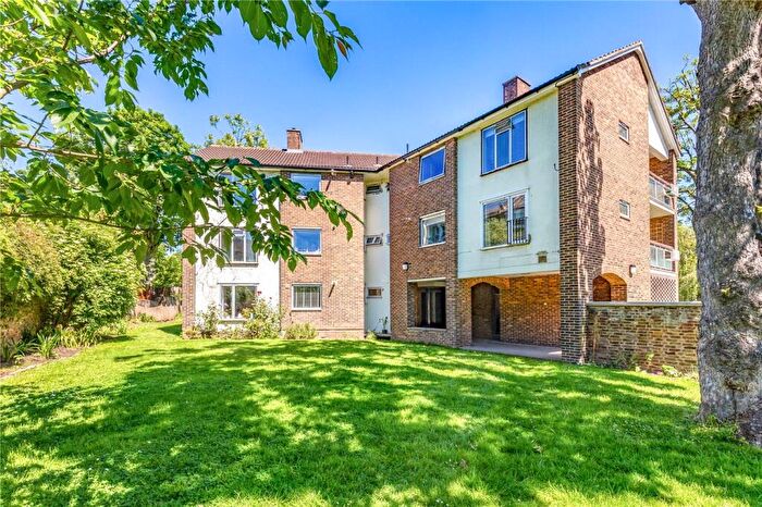 2 Bedroom Apartment For Sale In Abbotts Close, Alwyne Road, London, N1