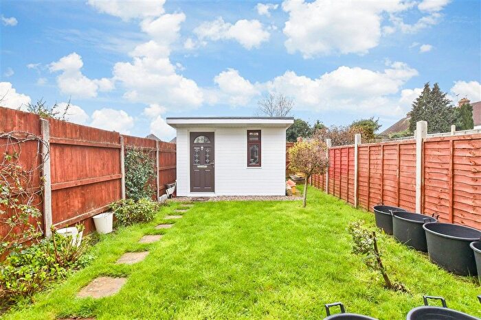 3 Bedroom Terraced House For Sale In Beaumont Road, Maidstone, Kent, ME16