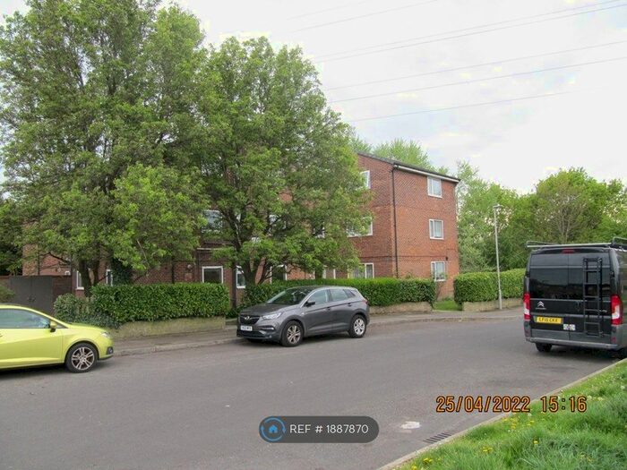 2 Bedroom Flat To Rent In Aspen Way, Poole, BH12