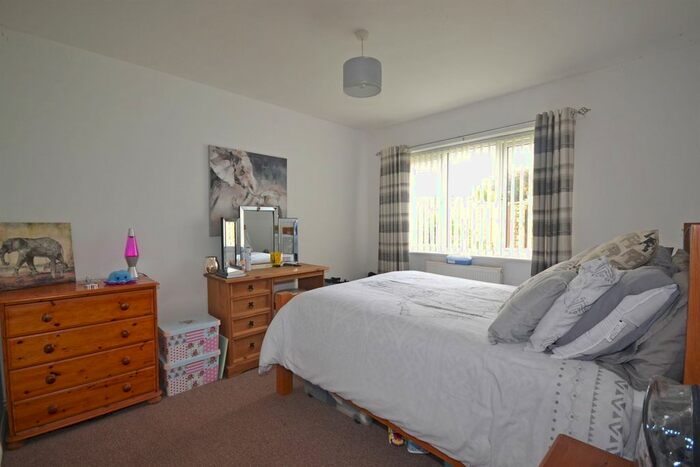 2 Bedroom Flat For Sale In Kingsway, Selsey, West Sussex, PO20