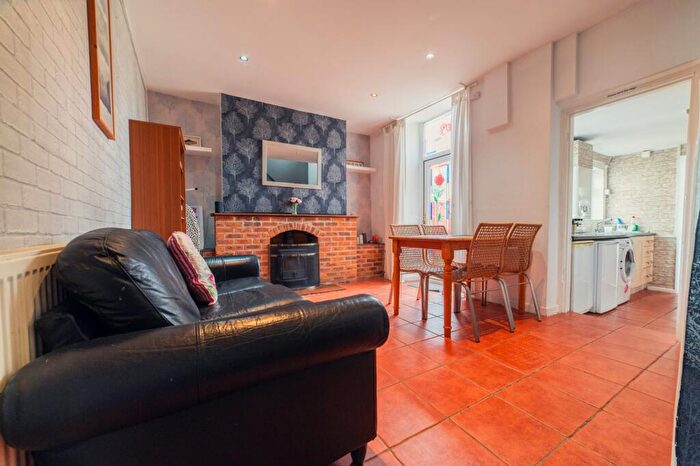 3 Bedroom Terraced House For Sale In Grove Terrace, Penarth, CF64