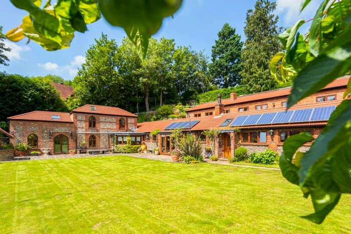 8 Bedroom Detached House To Rent In Farm Lane, Loudwater, WD3