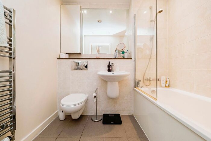 1 Bedroom Flat To Rent In Queen Mary Avenue, South Woodford, E18