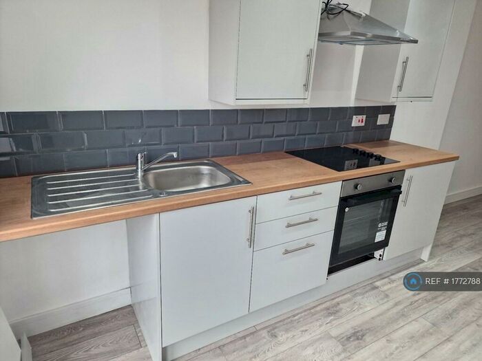 2 Bedroom Flat To Rent In Stacey Road, Cardiff, CF24