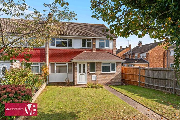 3 Bedroom End Of Terrace House For Sale In Perrysfield Road, Cheshunt, EN8