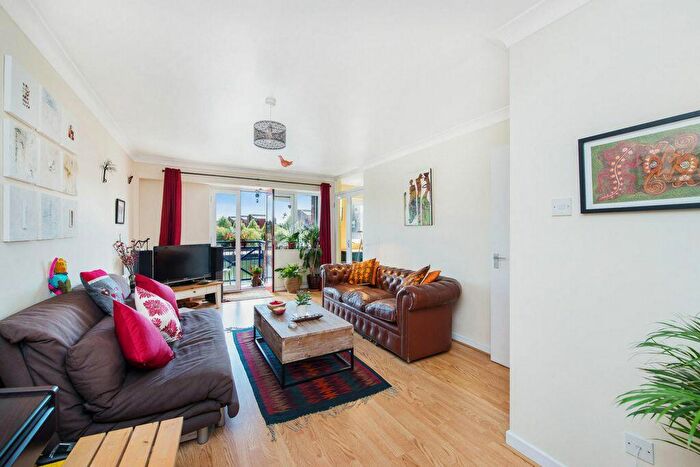 2 Bedroom Apartment To Rent In Newlands Quay, Wapping, E1W