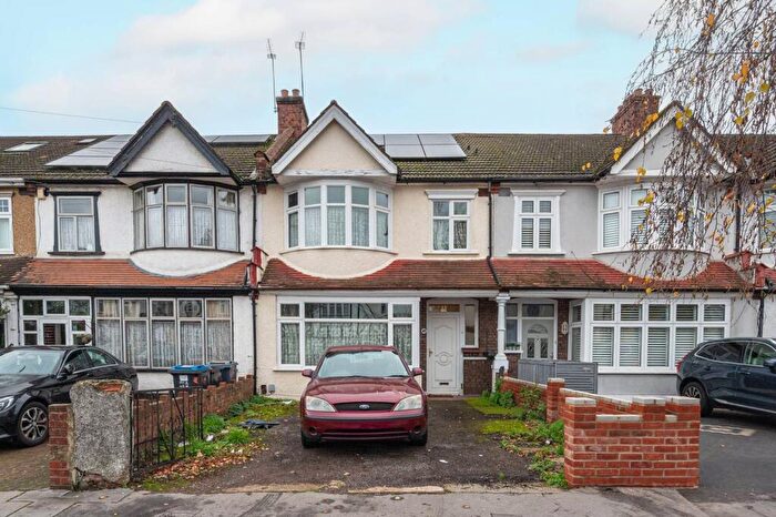 3 Bedroom Terraced House For Sale In Bensham Manor Road, Thornton Heath, CR7