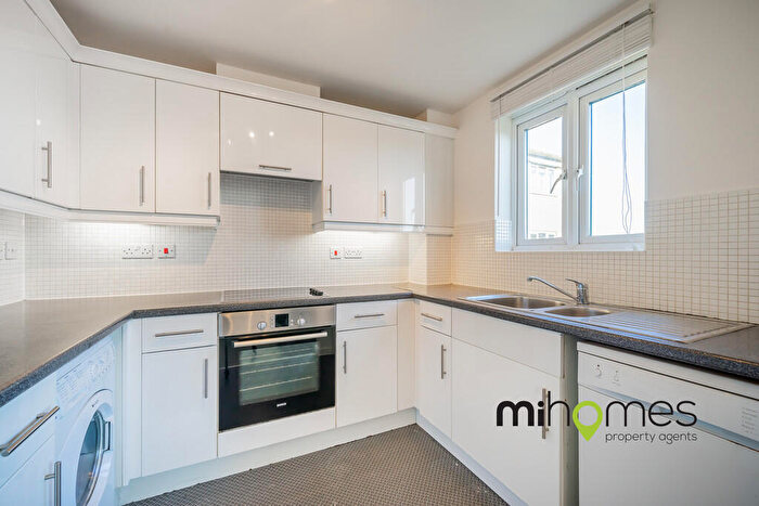 Apartment To Rent In Harston Drive, Enfield, EN3