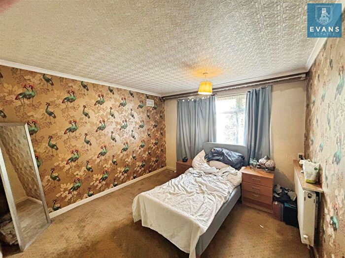 3 Bedroom End Of Terrace House For Sale In Ash Green Lane, Coventry, CV7