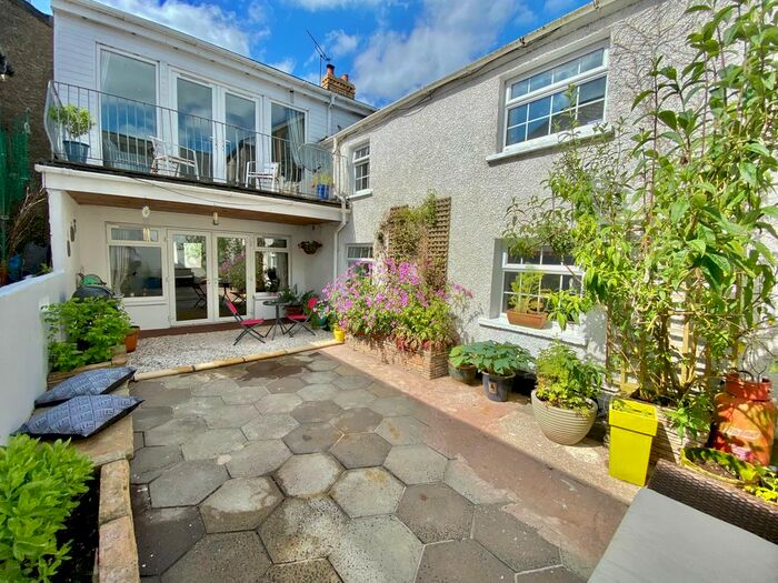 4 Bedroom Semi-Detached House For Sale In Main Street, Ballyclare, BT39