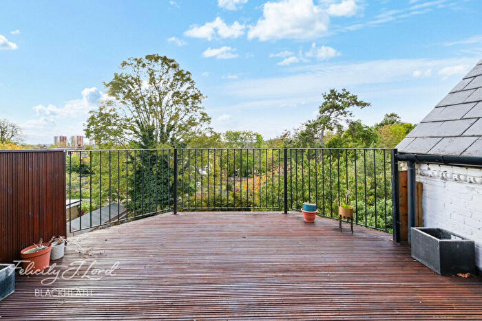 3 Bedroom Apartment To Rent In College Park Close, London, SE13