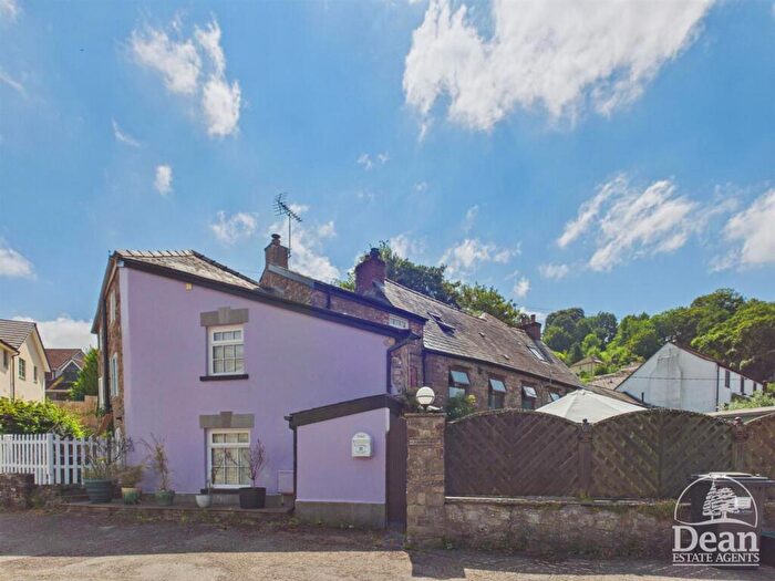 3 Bedroom Cottage For Sale In Redbrook, Monmouth, NP25