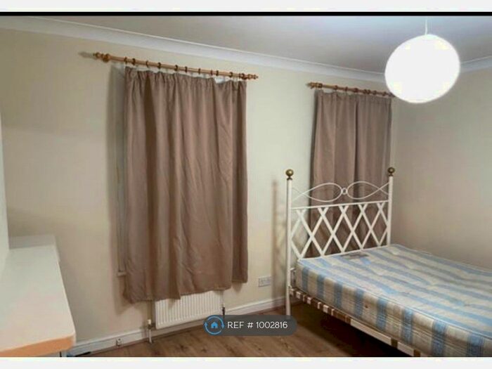 1 Bedroom Flat To Rent In Alexandra Road, Hounslow, TW3