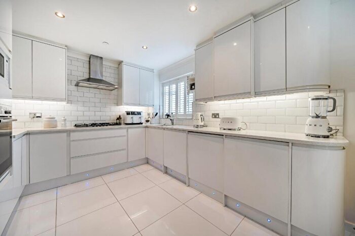4 Bedroom End Of Terrace House For Sale In Staddon Close, Beckenham, BR3