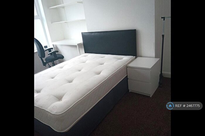 3 Bedroom Terraced House To Rent In Cadogan Street, Manchester, M14