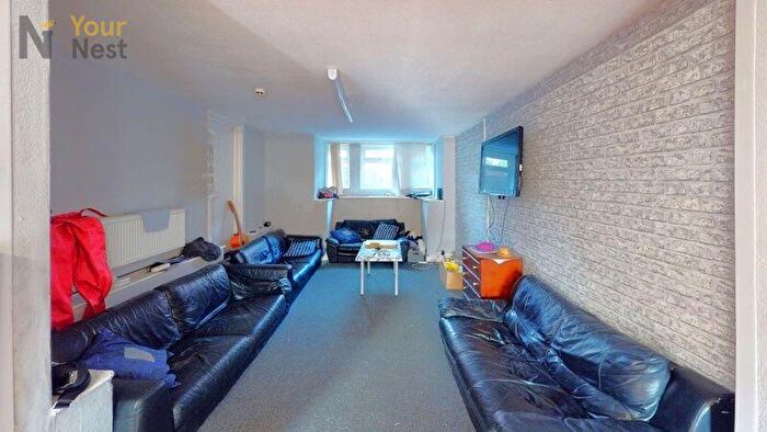 10 Bedroom Terraced House To Rent In Manor Terrace, Hyde Park, Leeds, LS6