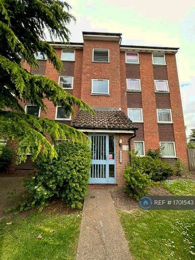 2 Bedroom Flat To Rent In Gurney Close, Barking, IG11