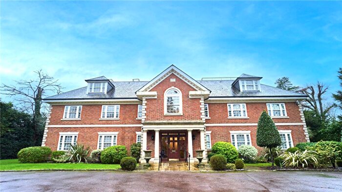 2 Bedroom Flat For Sale In Grove Road, Beaconsfield, Buckinghamshire, HP9