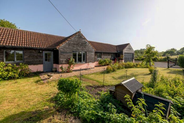 5 Bedroom Bungalow For Sale In Charming Timber Clad Single Storey Home, BA6
