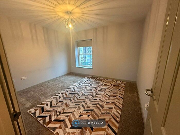 2 Bedroom Flat To Rent In Goldcroft Common, Caerleon, Newport, NP18