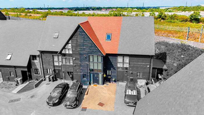 3 Bedroom Terraced House For Sale In Dovecote Barns, Vellacott Close, Purfleet, RM19