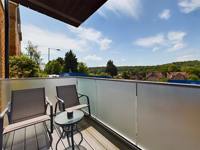 1 Bedroom Flat To Rent In Jem House, Grove Gardens, High Wycombe, HP13