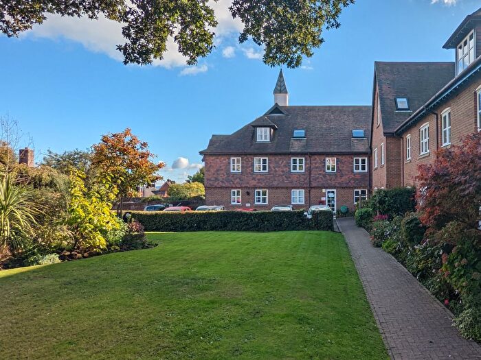 1 Bedroom Flat For Sale In Church Lane, Lymington, Hampshire, SO41