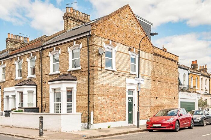 4 Bedroom Property To Rent In Munster Road, London, SW6