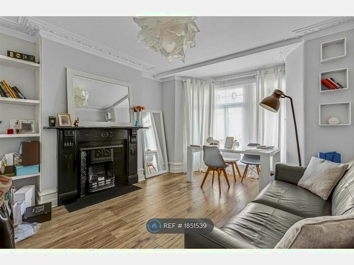 2 Bedroom Flat To Rent In Norroy Road, London, SW15