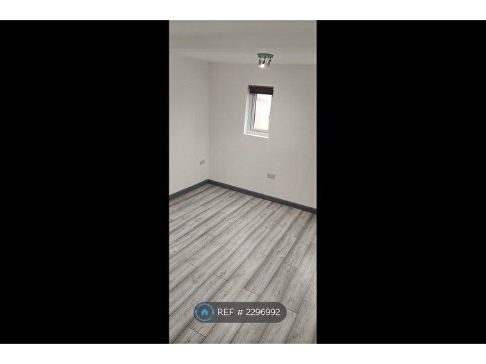 1 Bedroom Flat To Rent In Desford Way, Ashford, TW15